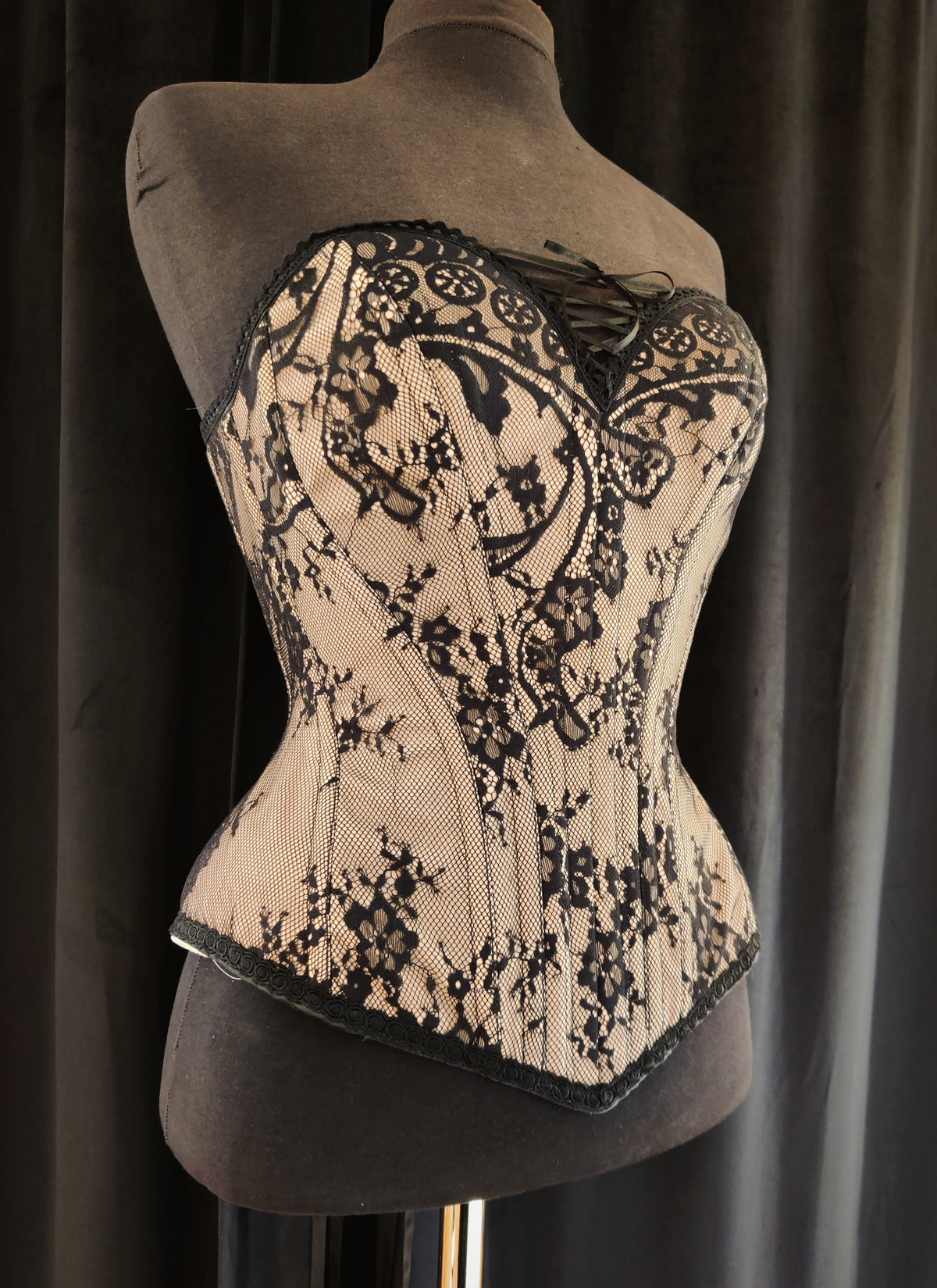 Vanisha lace (62cm)