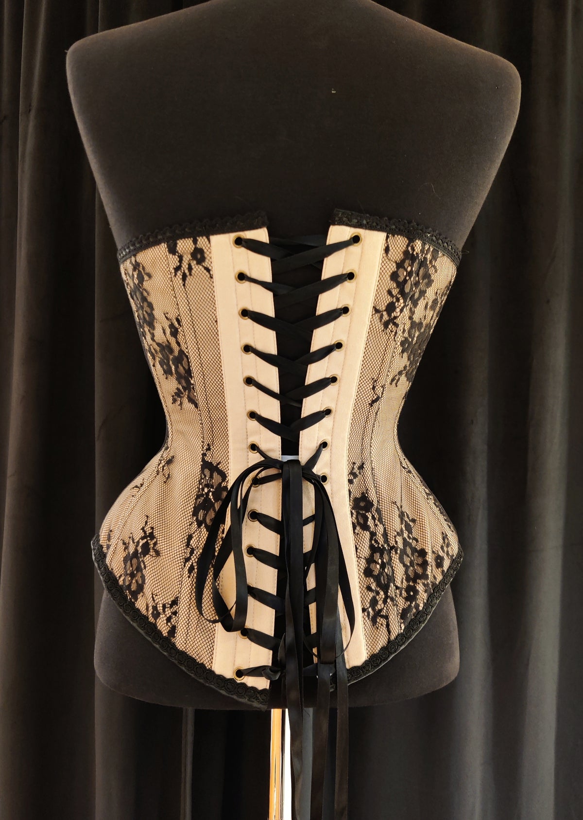 Vanisha lace (62cm)