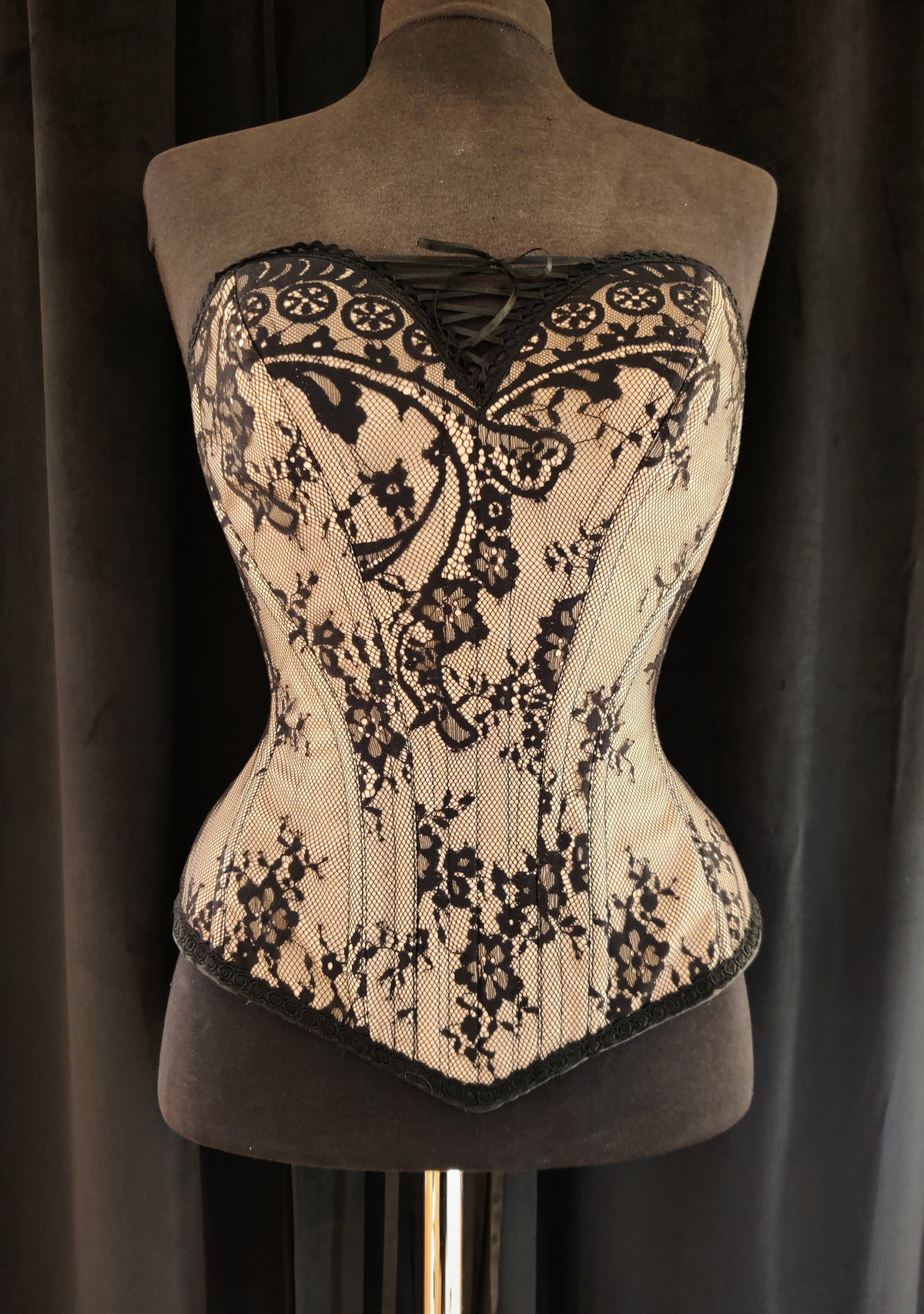Vanisha lace (62cm)